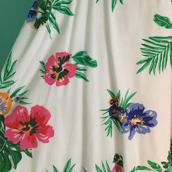 Cute for summer,white dress with colourful flowers - Picture 6 of 7